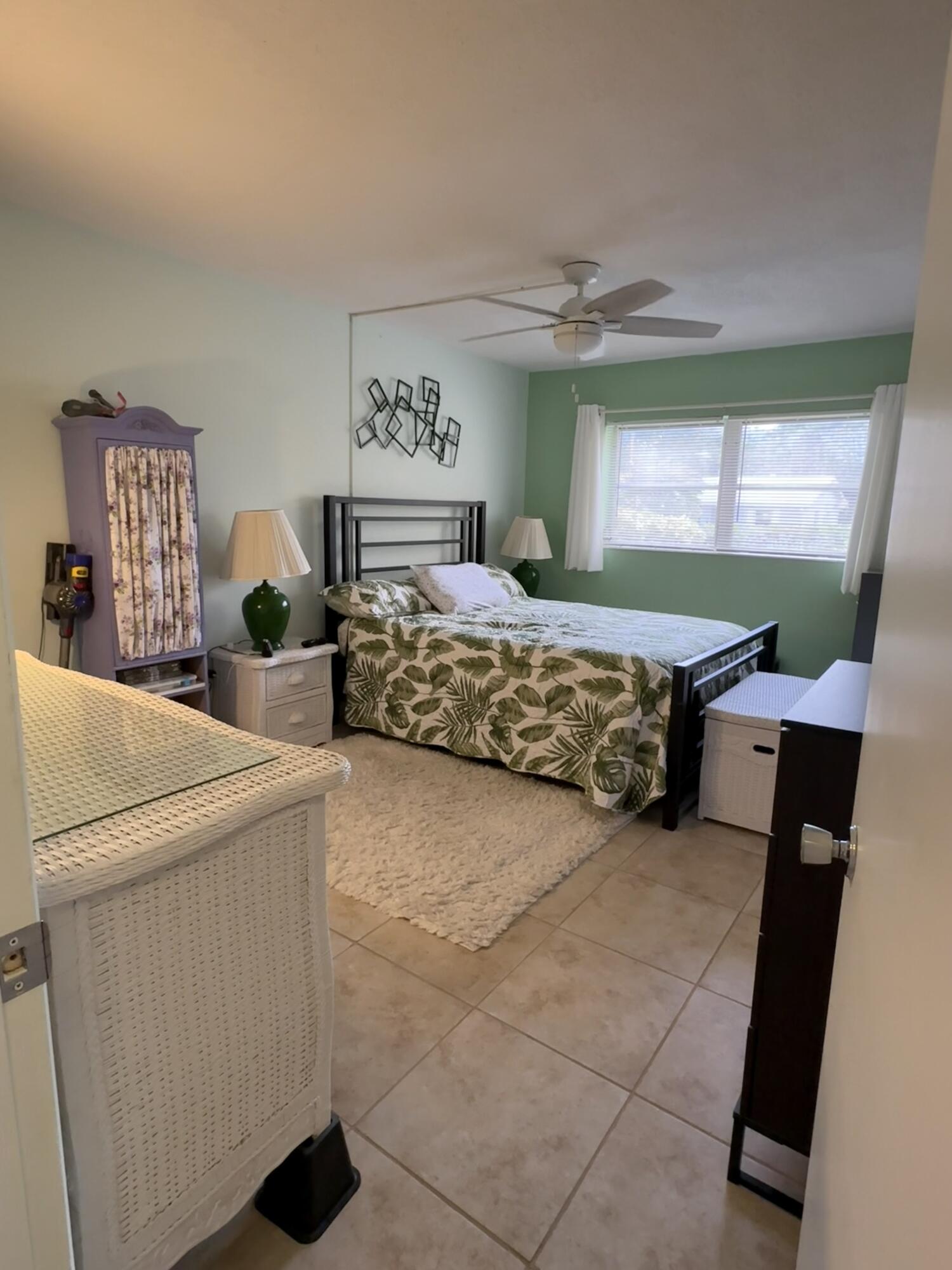 VILLAGE ROYALE CONDO 8 - Residential