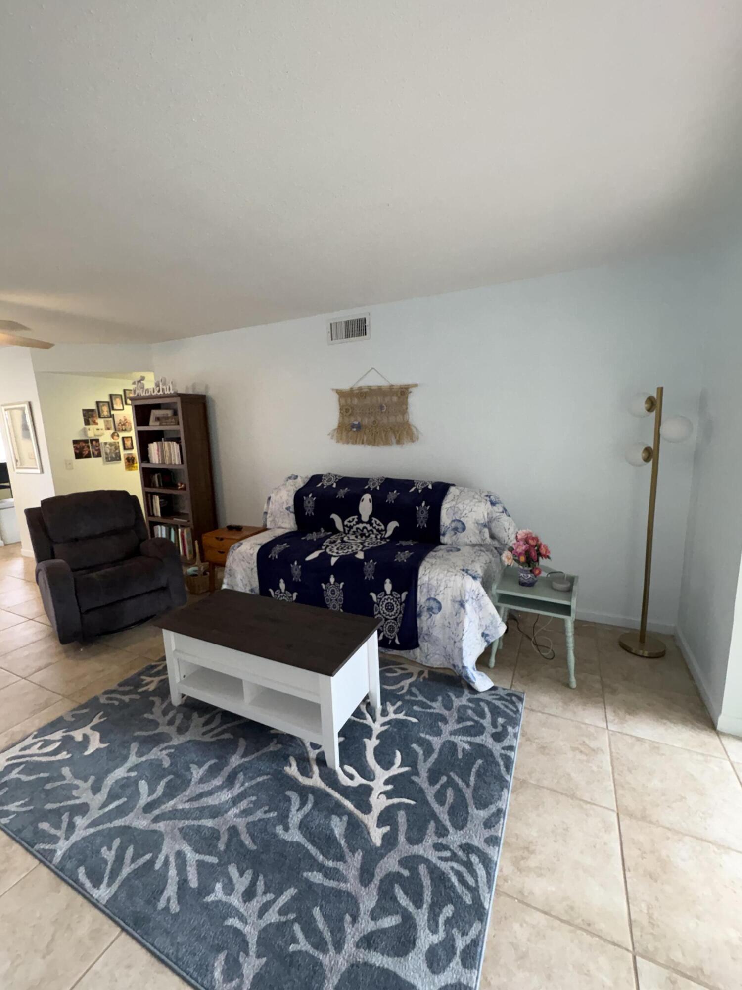 VILLAGE ROYALE CONDO 8 - Residential