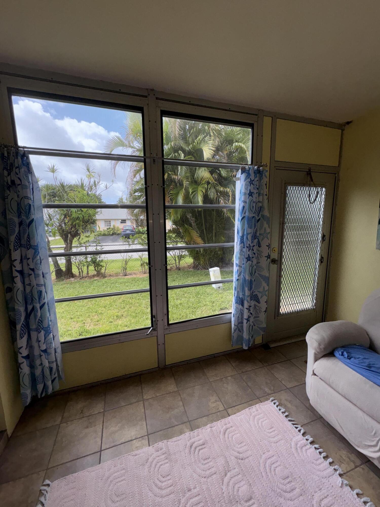 VILLAGE ROYALE CONDO 8 - Residential