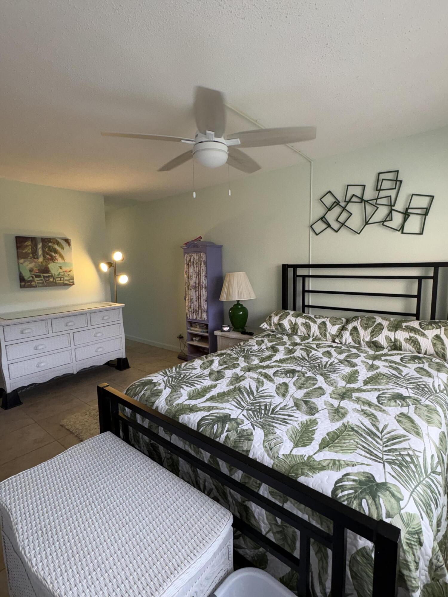 VILLAGE ROYALE CONDO 8 - Residential