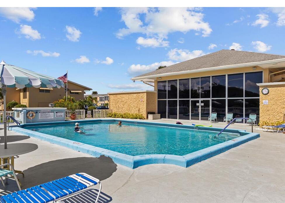 VILLAGE ROYALE CONDO 8 - Residential