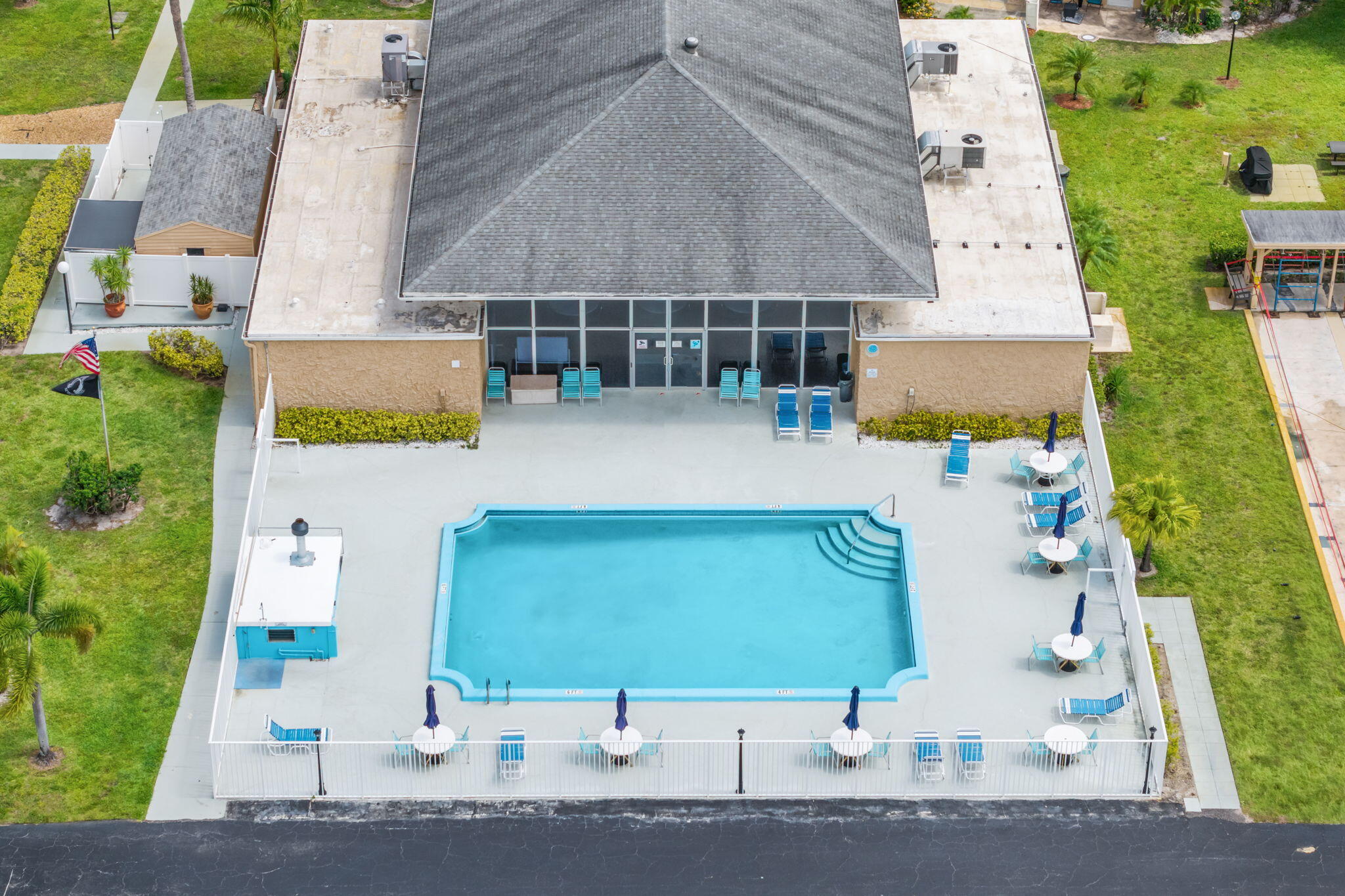 VILLAGE ROYALE CONDO 8 - Residential