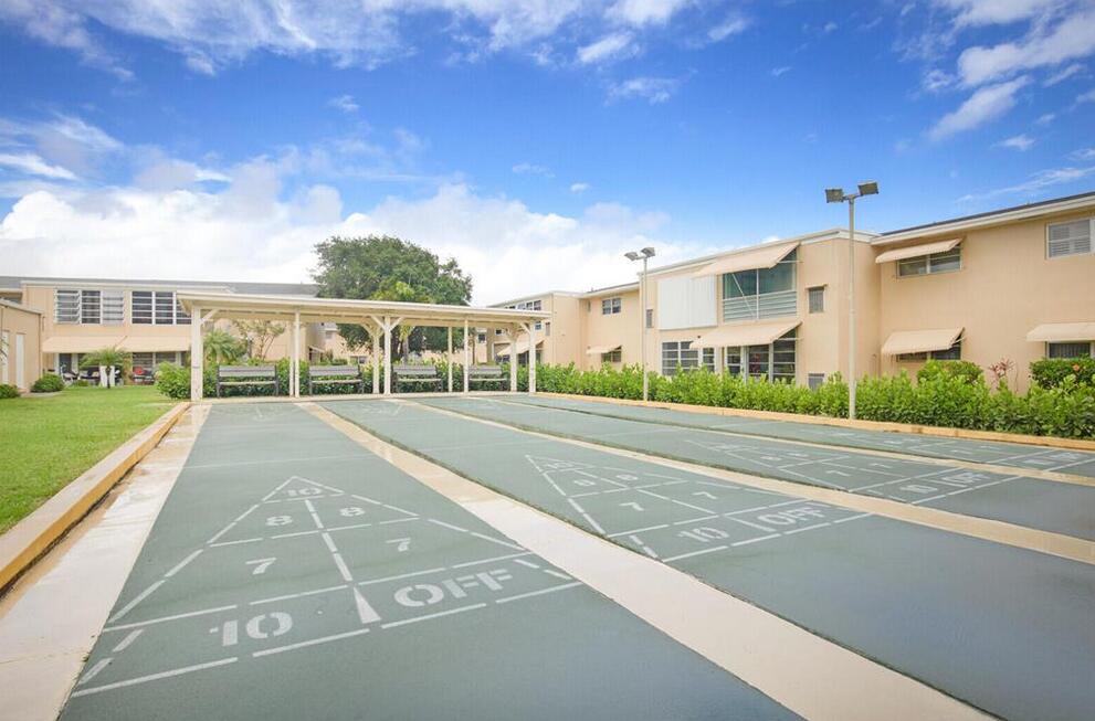 VILLAGE ROYALE CONDO 8 - Residential