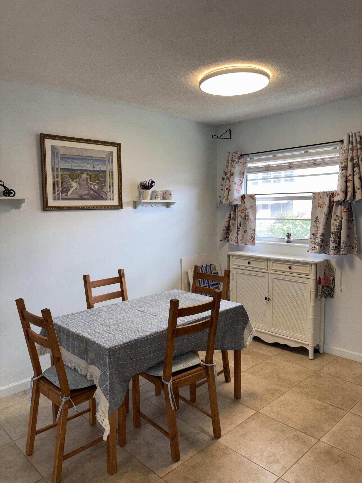 VILLAGE ROYALE CONDO 8 - Residential