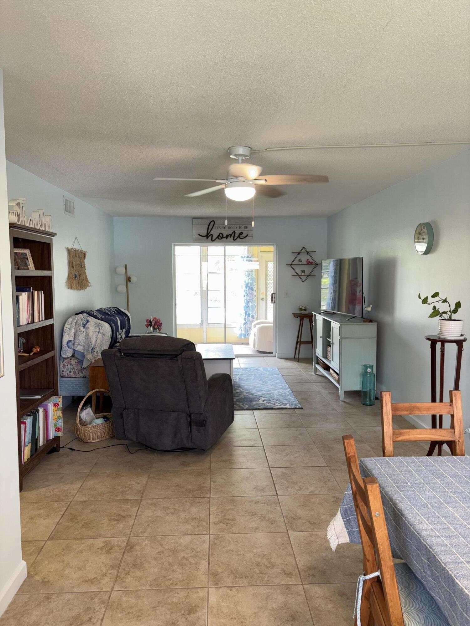 VILLAGE ROYALE CONDO 8 - Residential