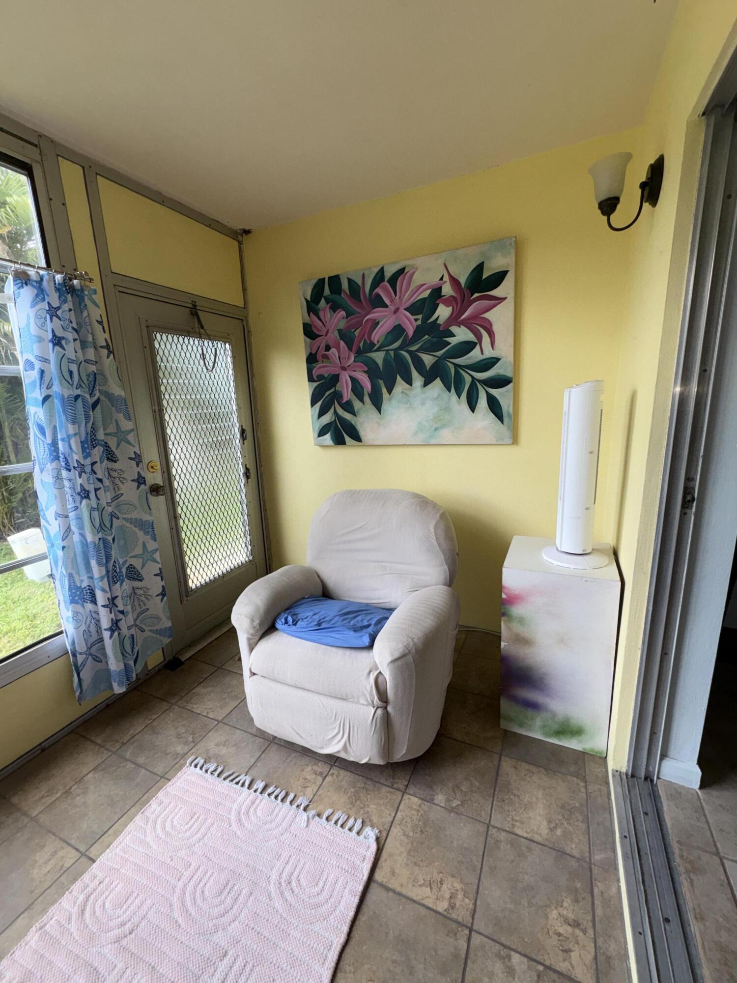 VILLAGE ROYALE CONDO 8 - Residential