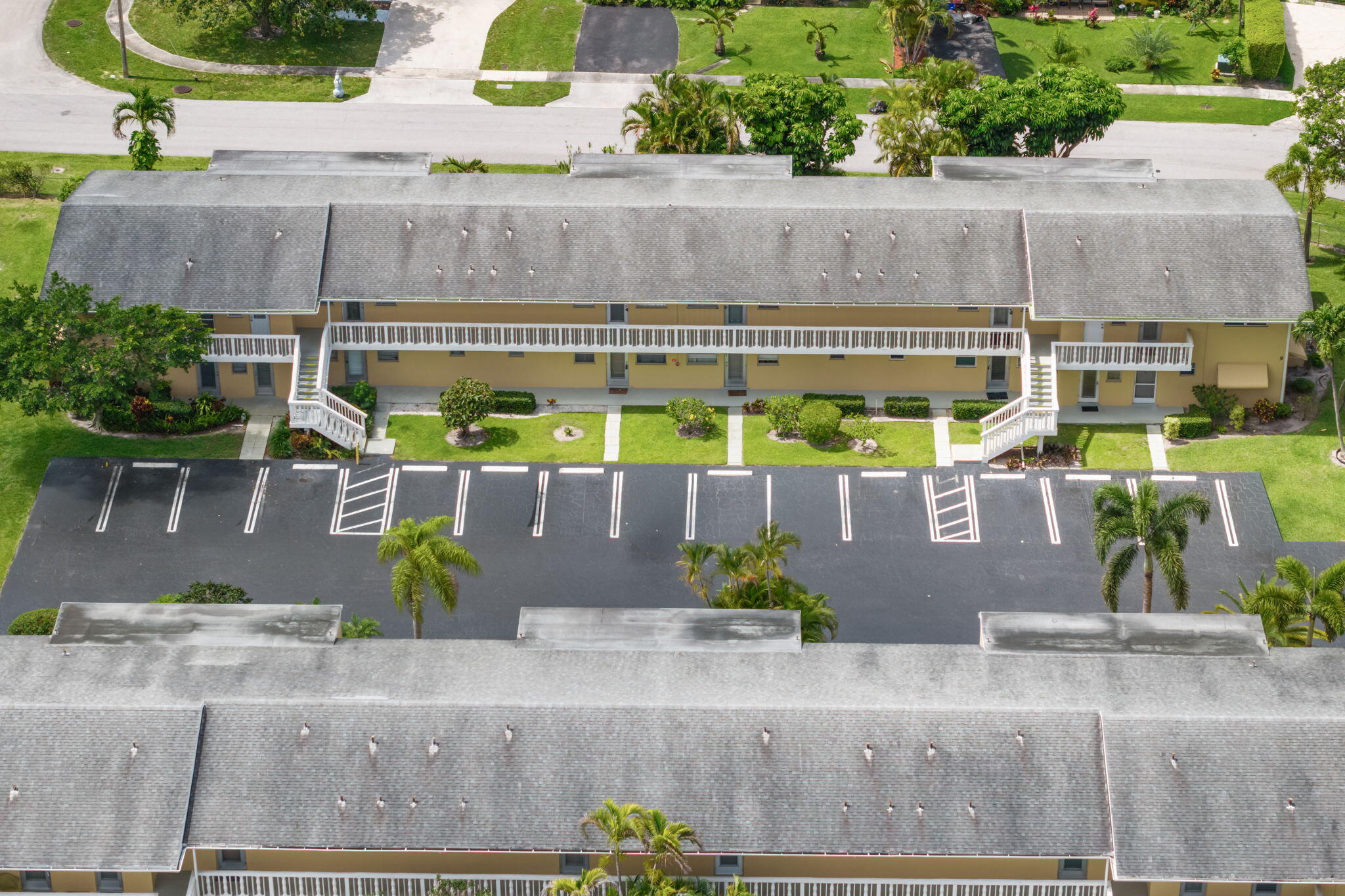 VILLAGE ROYALE CONDO 8 - Residential