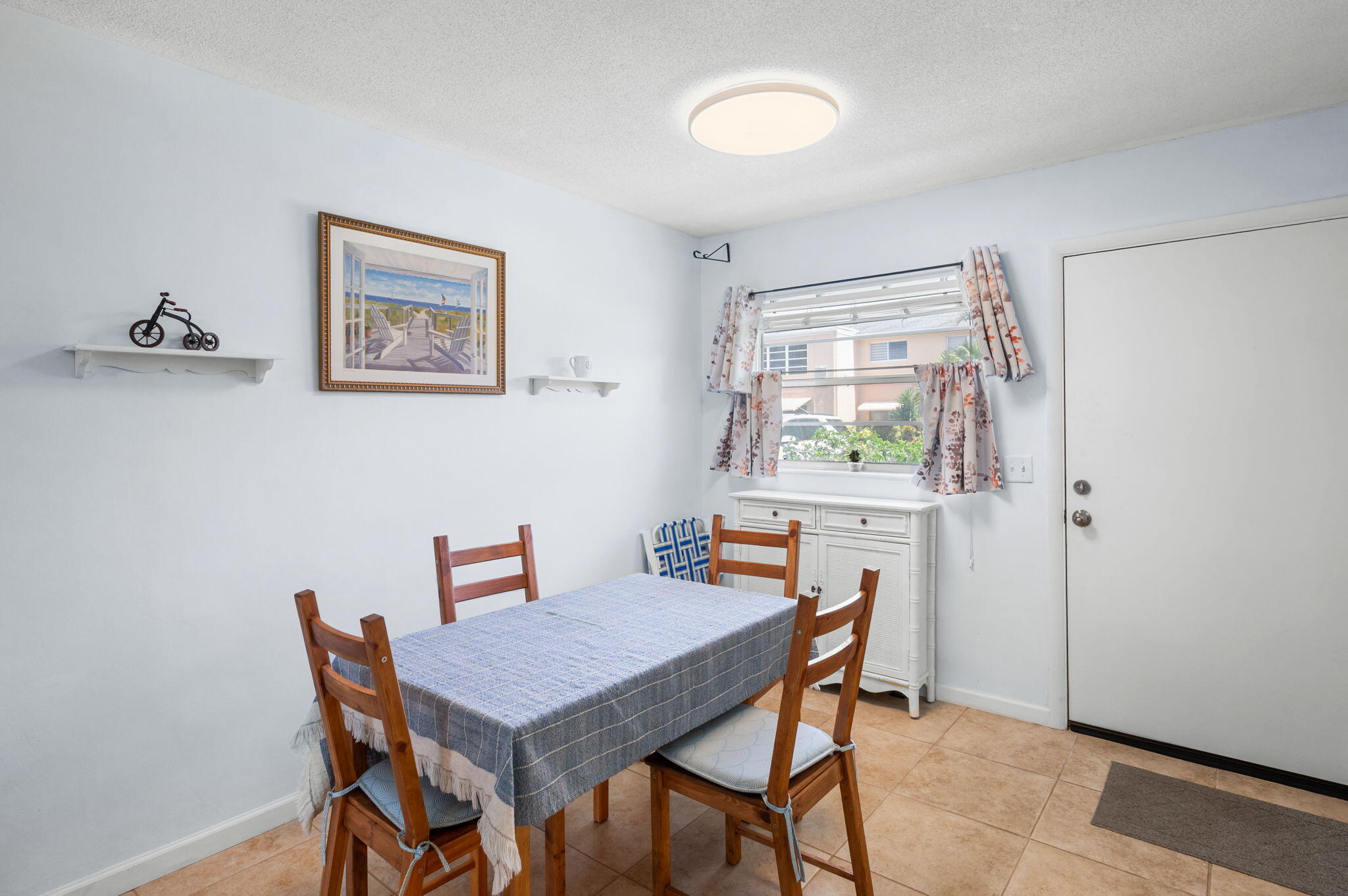 VILLAGE ROYALE CONDO 8 - Residential