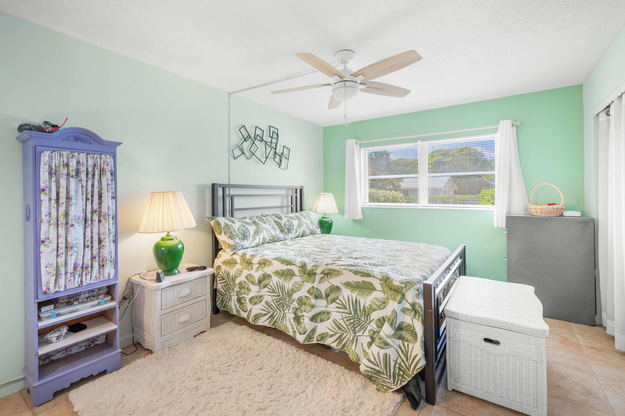 VILLAGE ROYALE CONDO 8 - Residential