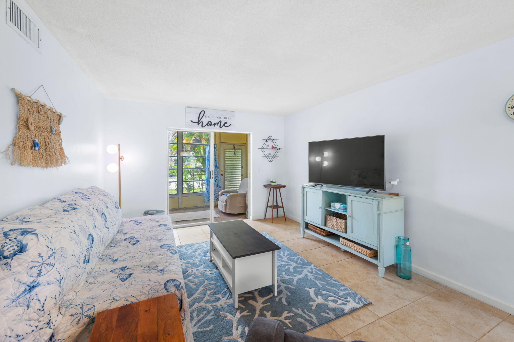 VILLAGE ROYALE CONDO 8 - Residential