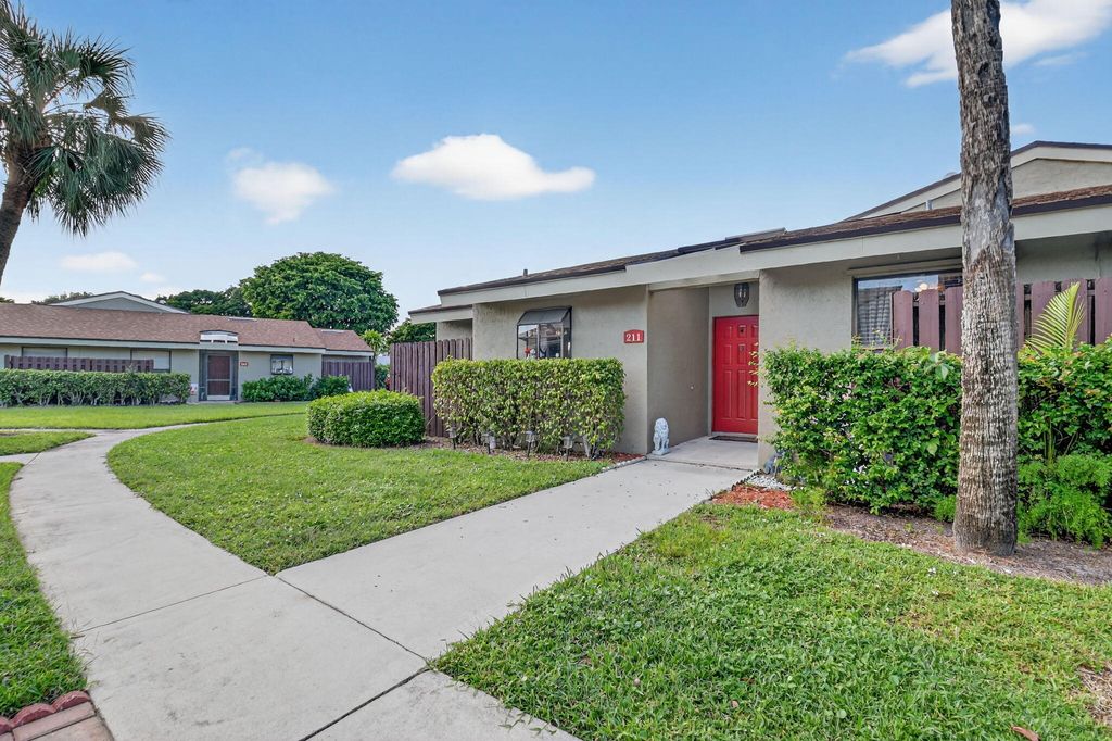 Photo of 211 Meadows Drive, Boynton Beach, FL 33436 (MLS # R11136917)