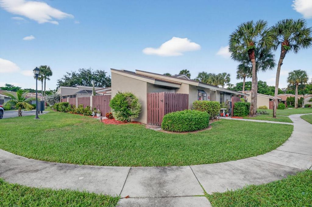 Photo of 211 Meadows Drive, Boynton Beach, FL 33436 (MLS # R11136917)