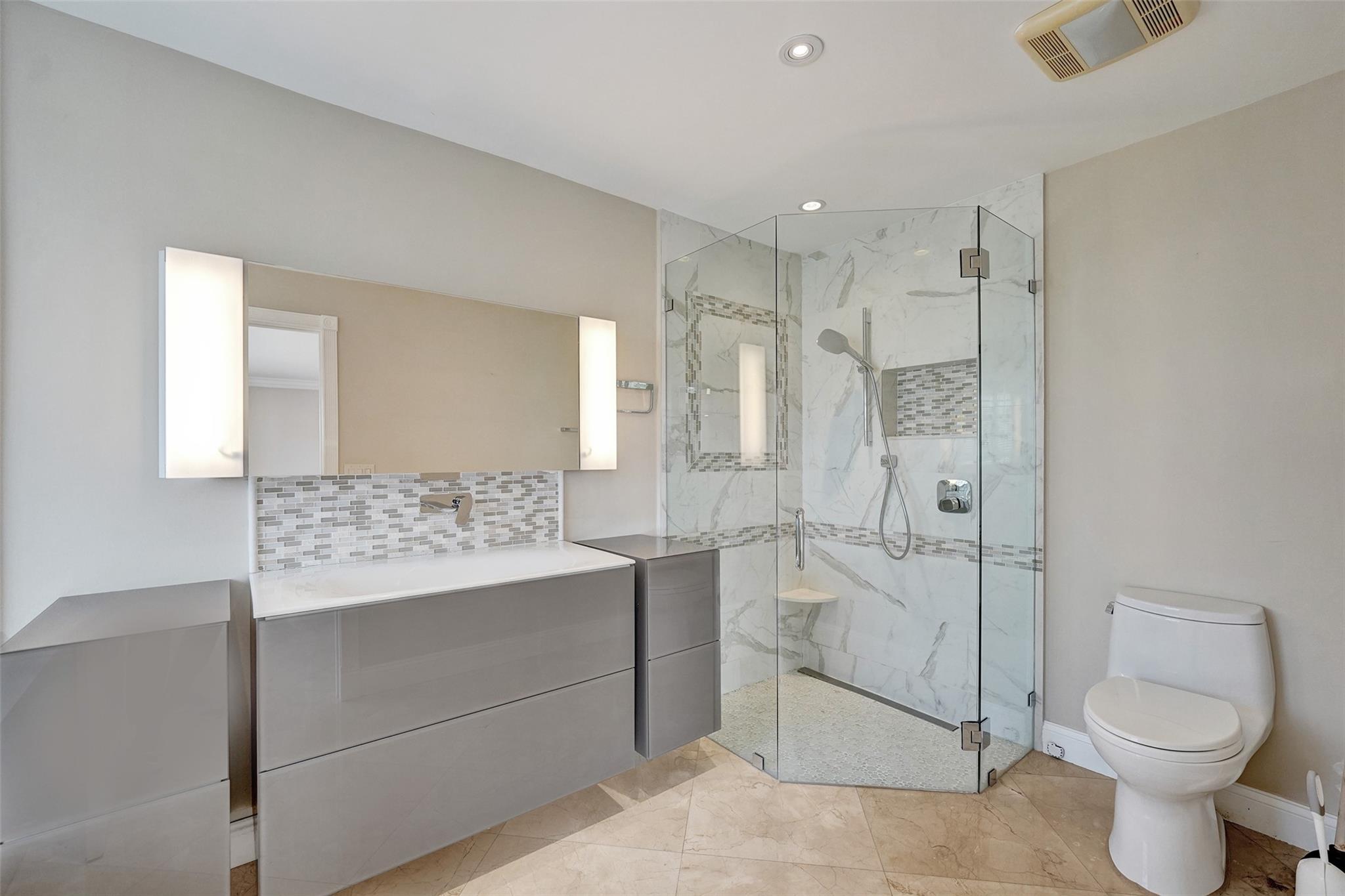 VILLA RESIDENCES OF EMER - Residential Lease