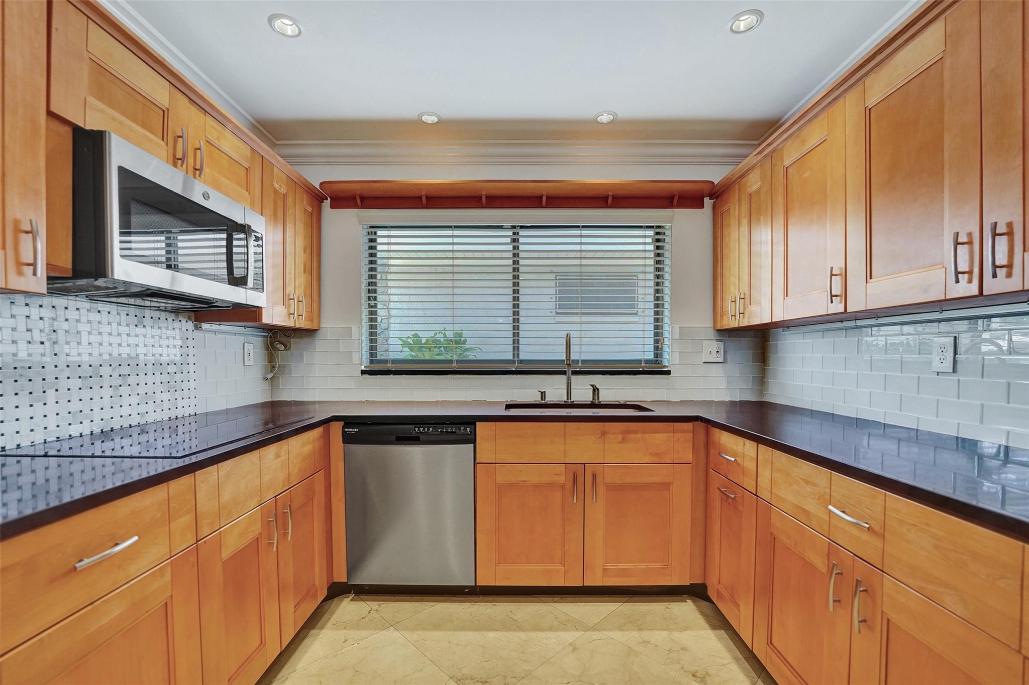 VILLA RESIDENCES OF EMER - Residential Lease