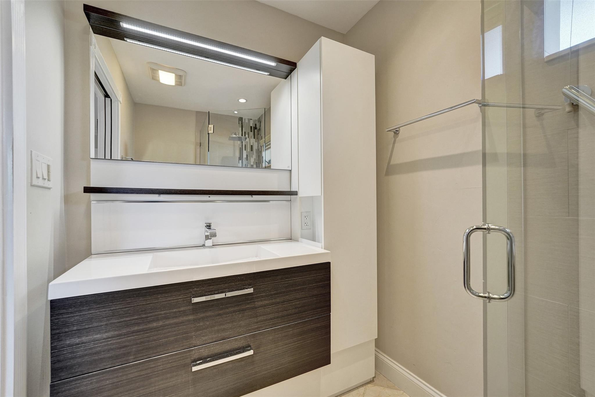 VILLA RESIDENCES OF EMER - Residential Lease