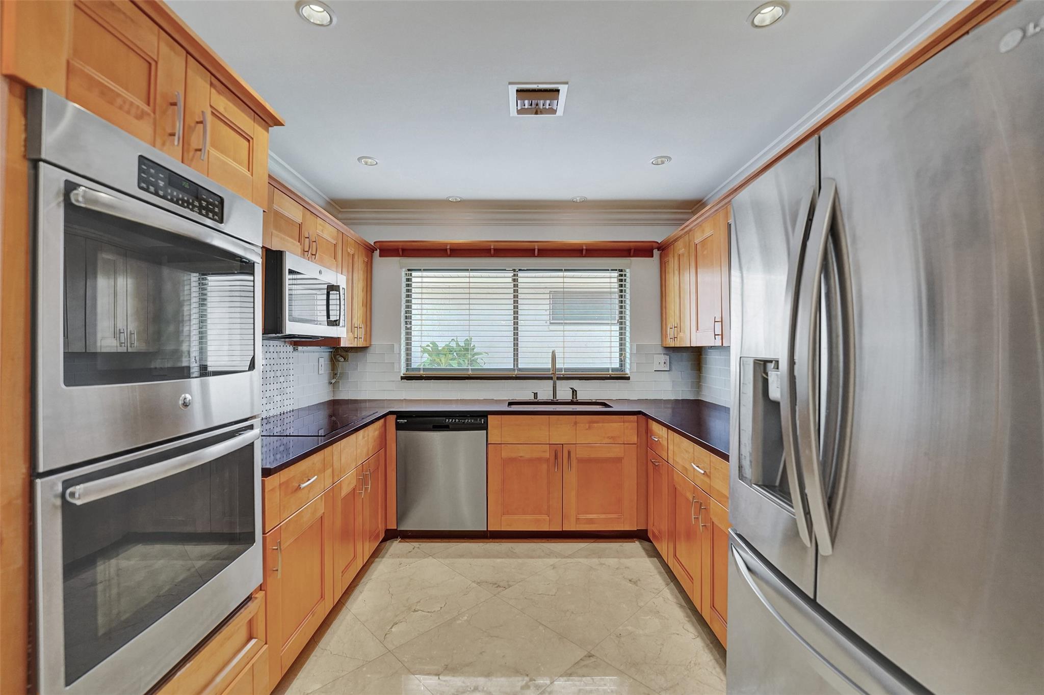 VILLA RESIDENCES OF EMER - Residential Lease