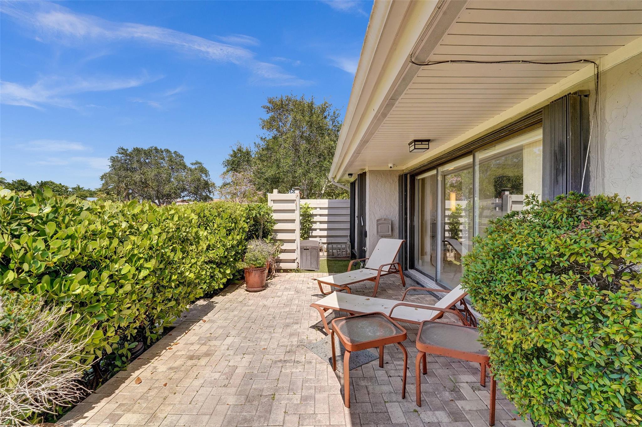 VILLA RESIDENCES OF EMER - Residential Lease