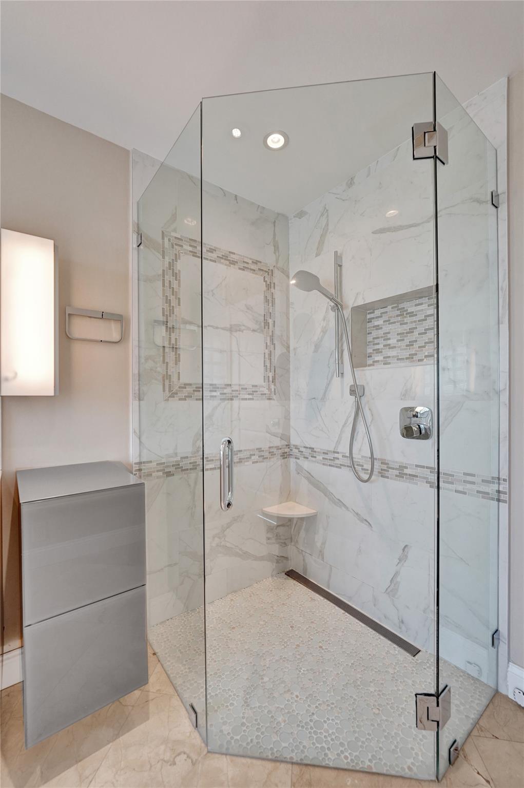 VILLA RESIDENCES OF EMER - Residential Lease