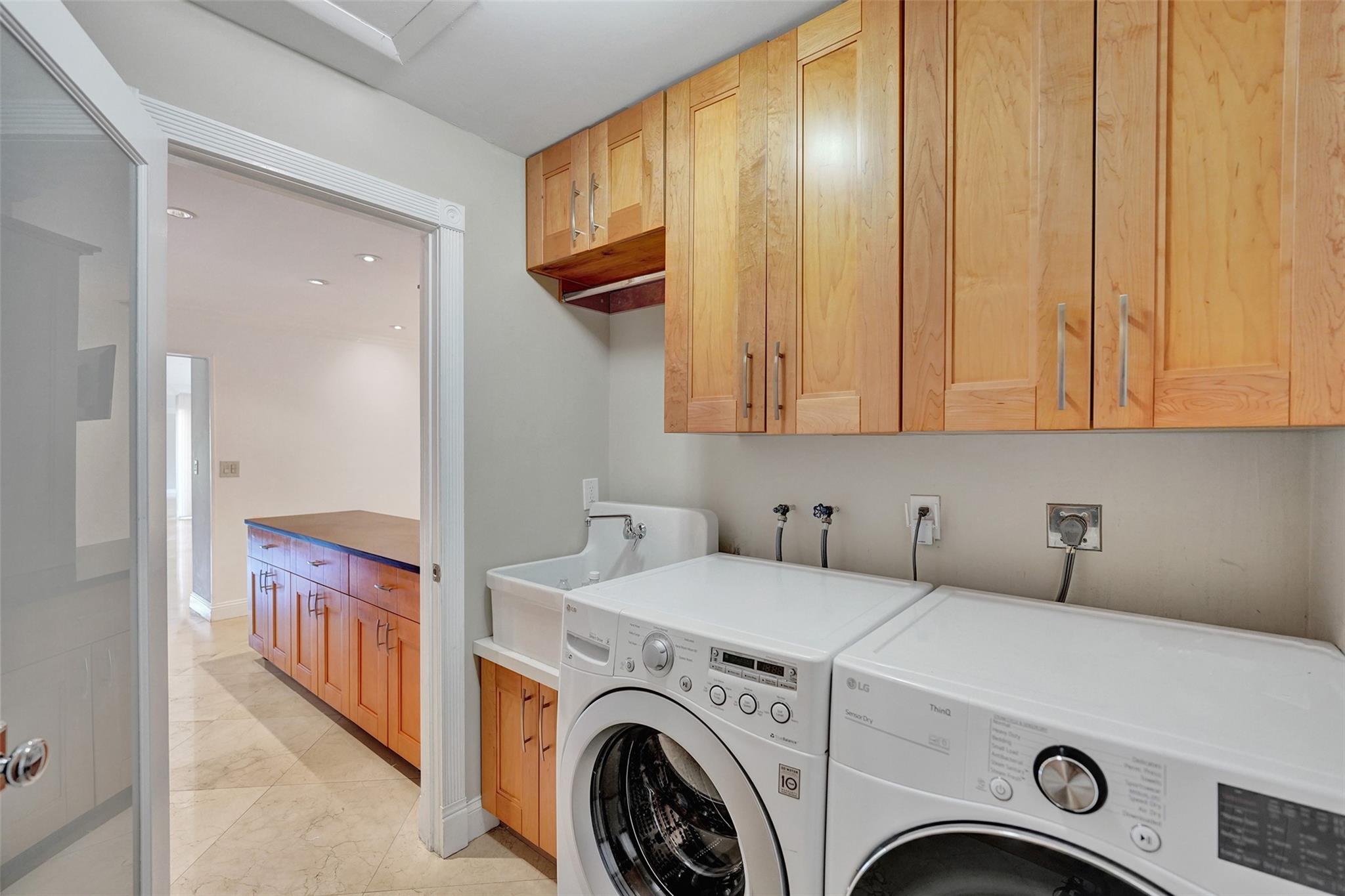 VILLA RESIDENCES OF EMER - Residential Lease