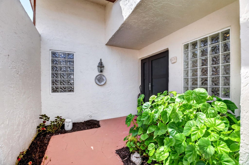 Photo of 5791 Lakeview Mews Place, Boynton Beach, FL 33437 (MLS # B26054817)