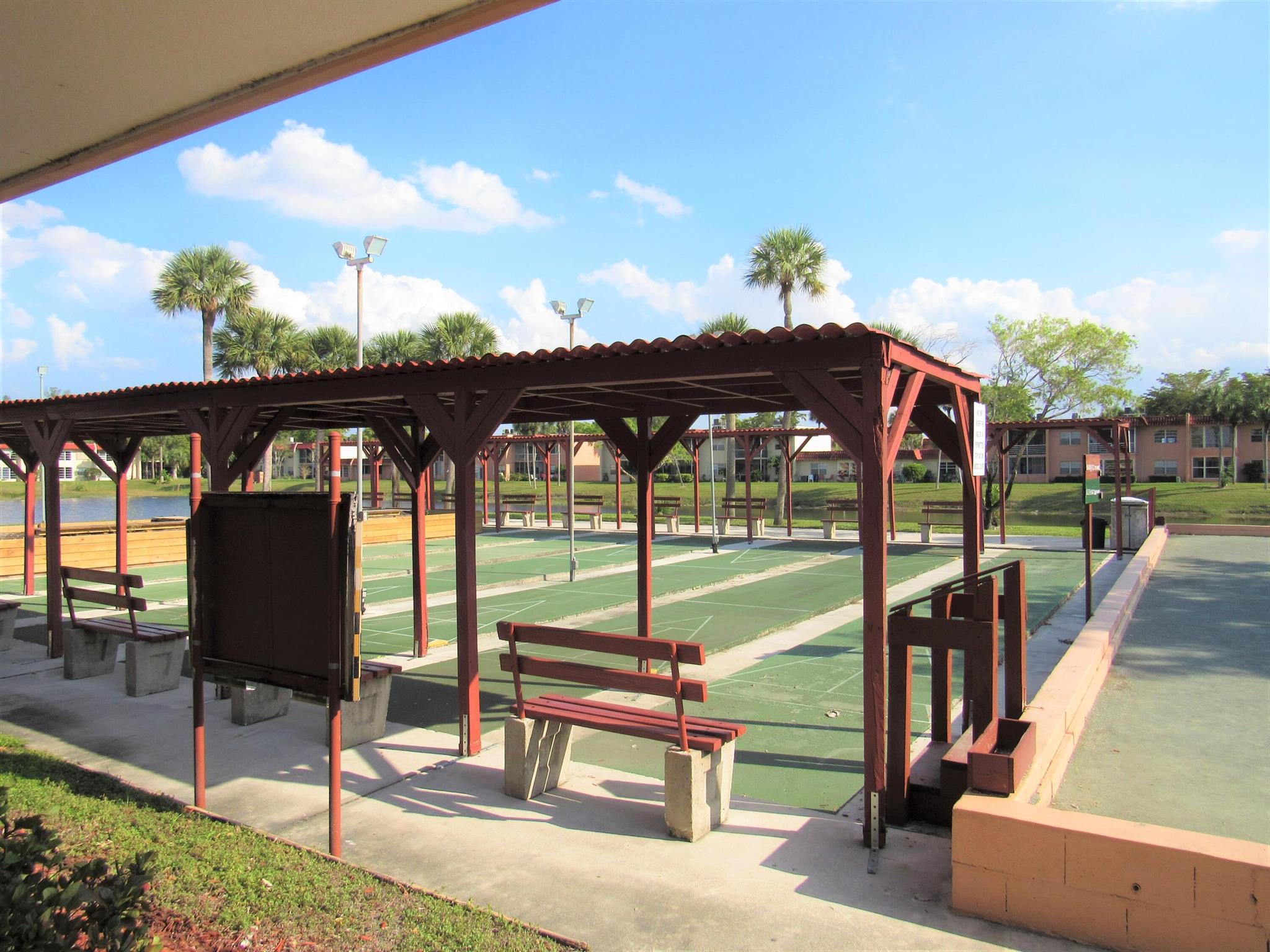 GOLDEN LAKES VILLAGE COND - Residential