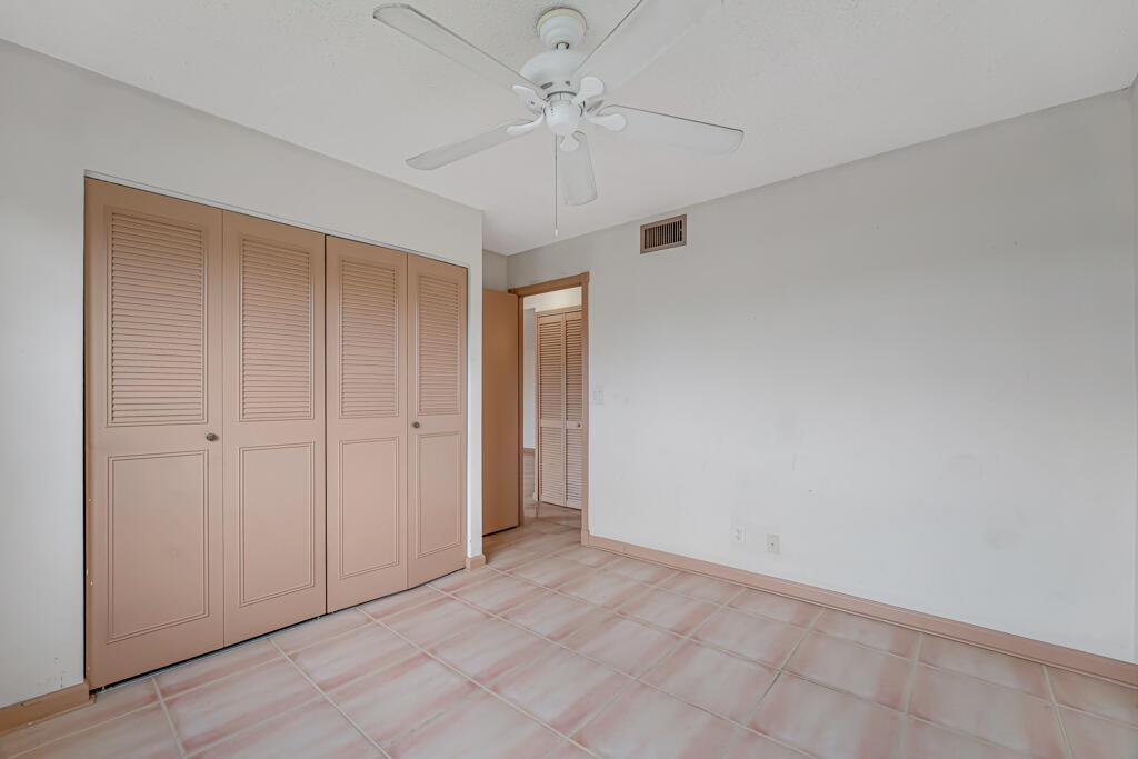 GOLDEN LAKES VILLAGE COND - Residential