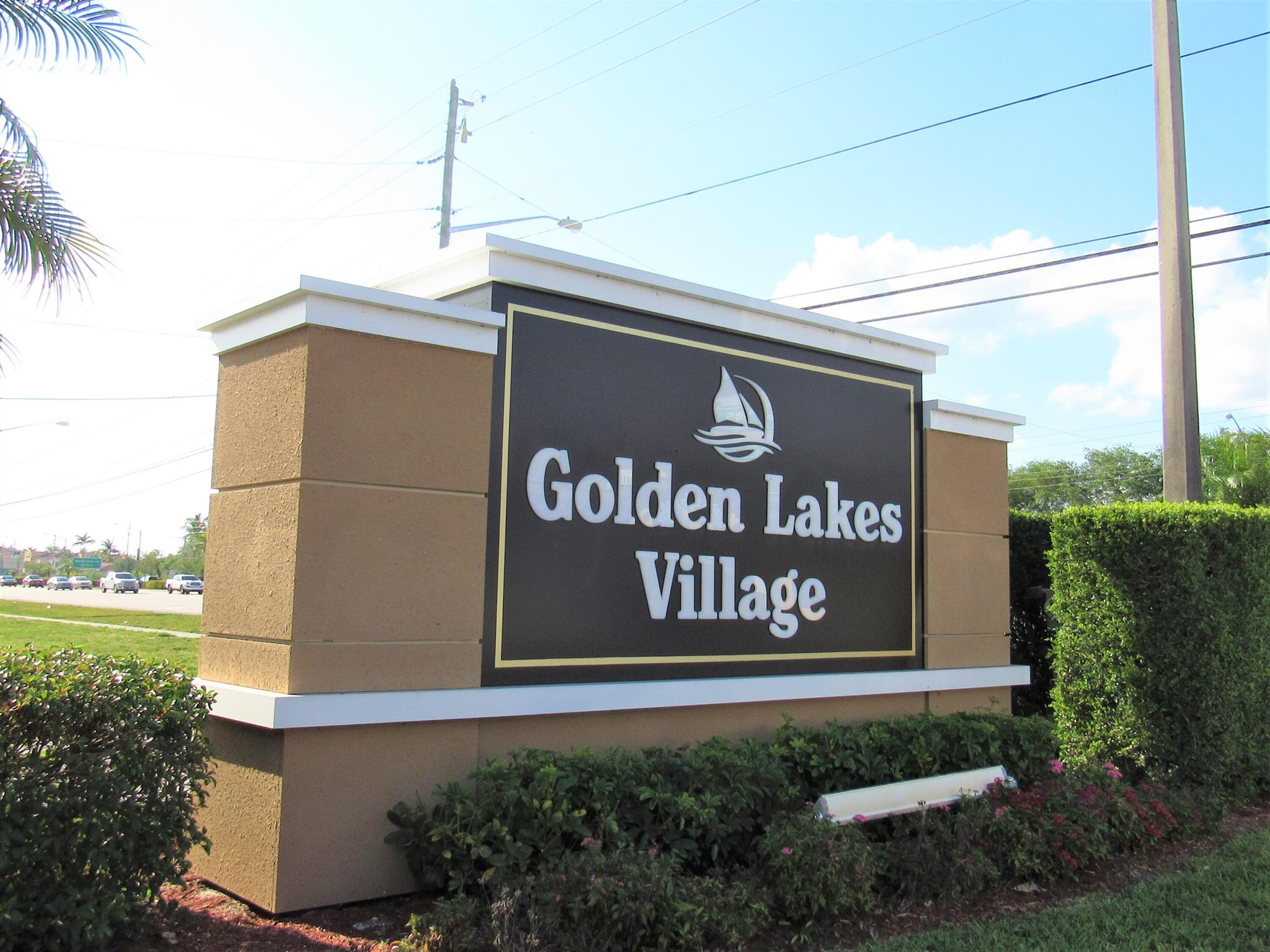GOLDEN LAKES VILLAGE COND - Residential