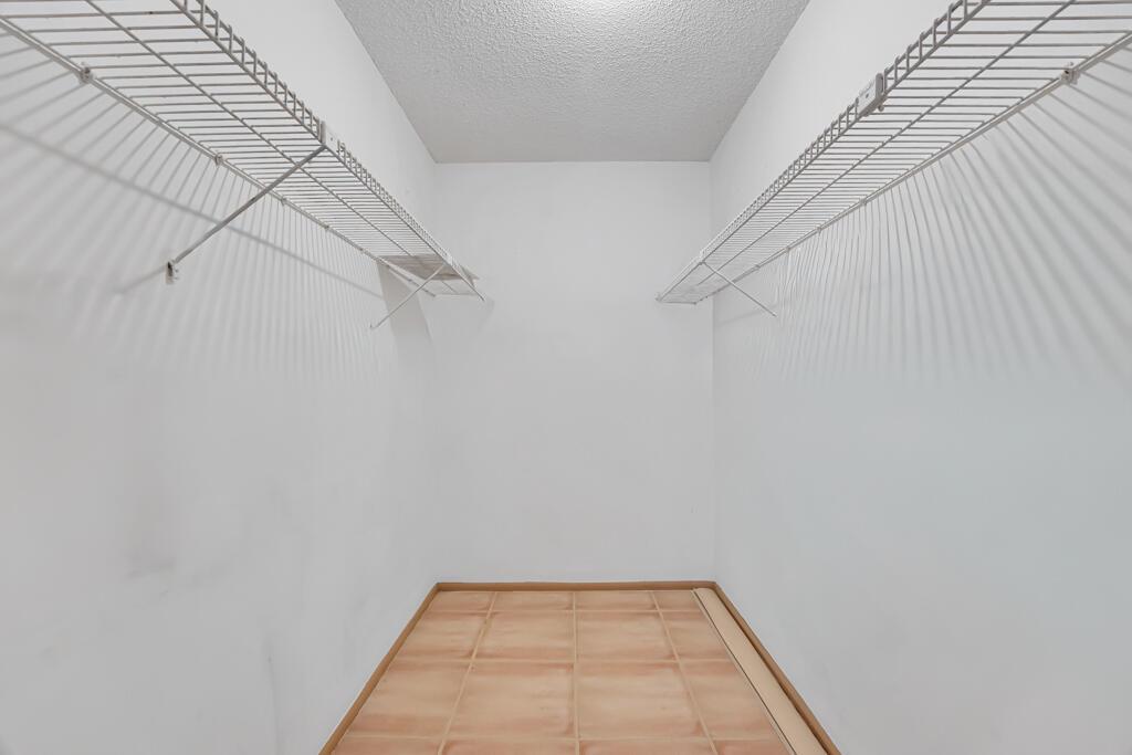 GOLDEN LAKES VILLAGE COND - Residential