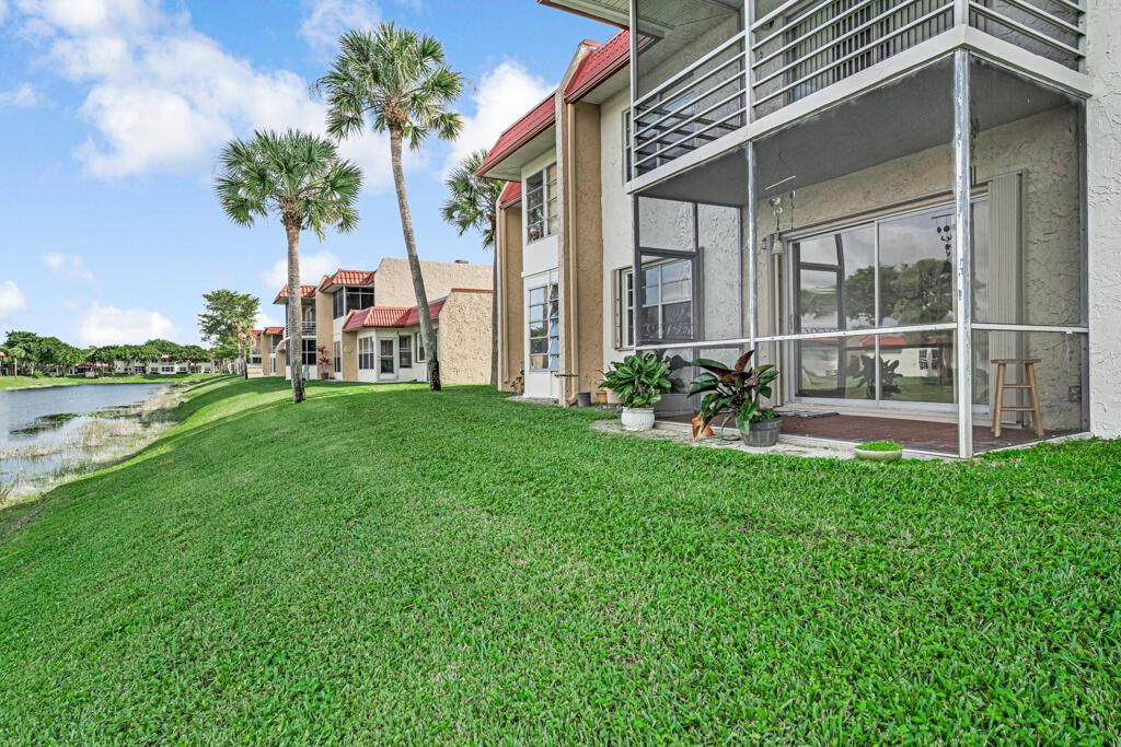 GOLDEN LAKES VILLAGE COND - Residential