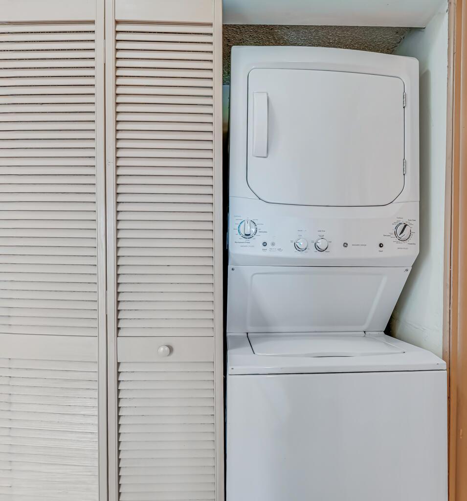 GOLDEN LAKES VILLAGE COND - Residential