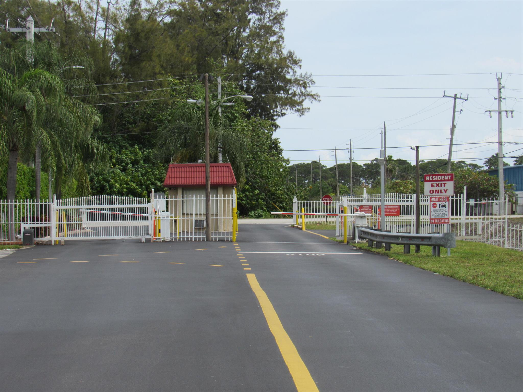 GOLDEN LAKES VILLAGE COND - Residential