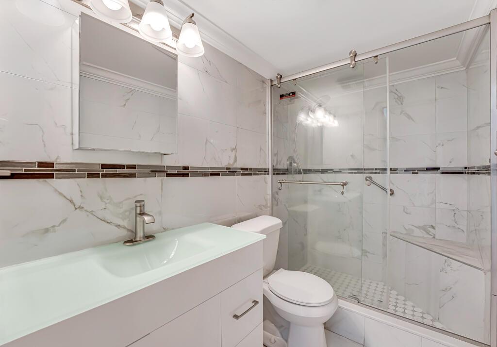 GOLDEN LAKES VILLAGE COND - Residential