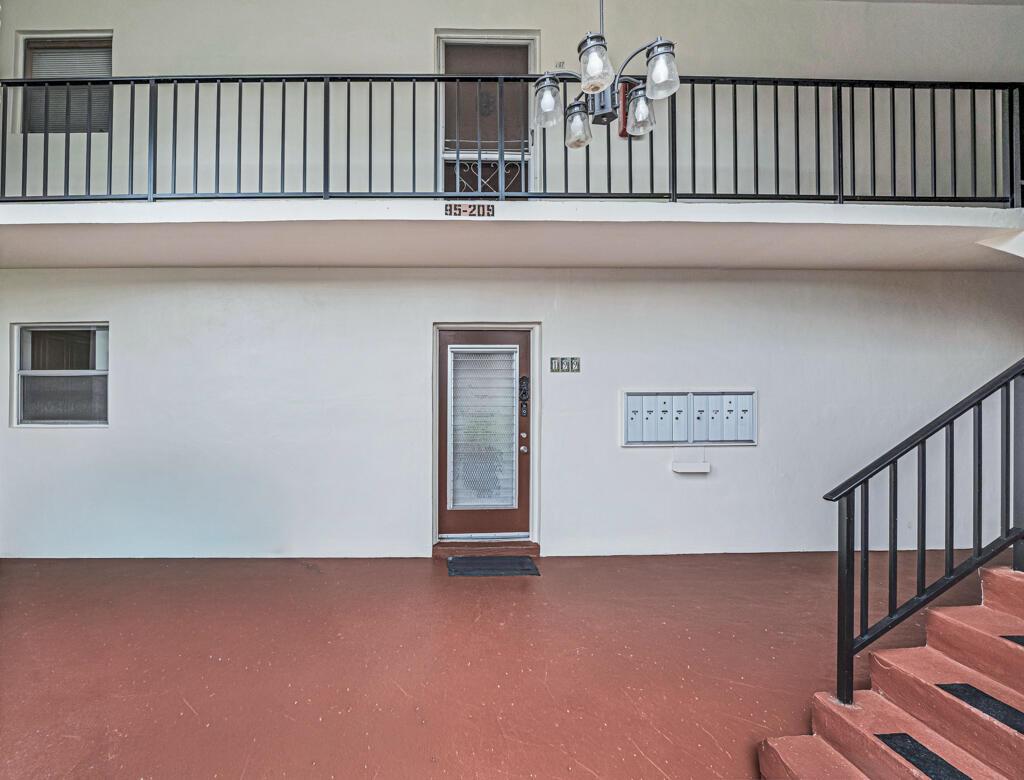 GOLDEN LAKES VILLAGE COND - Residential