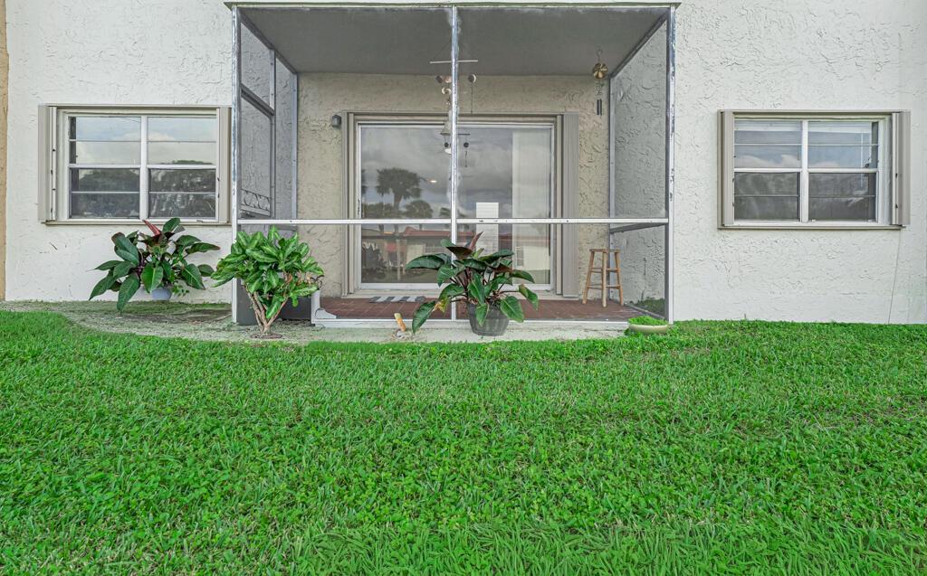 GOLDEN LAKES VILLAGE COND - Residential