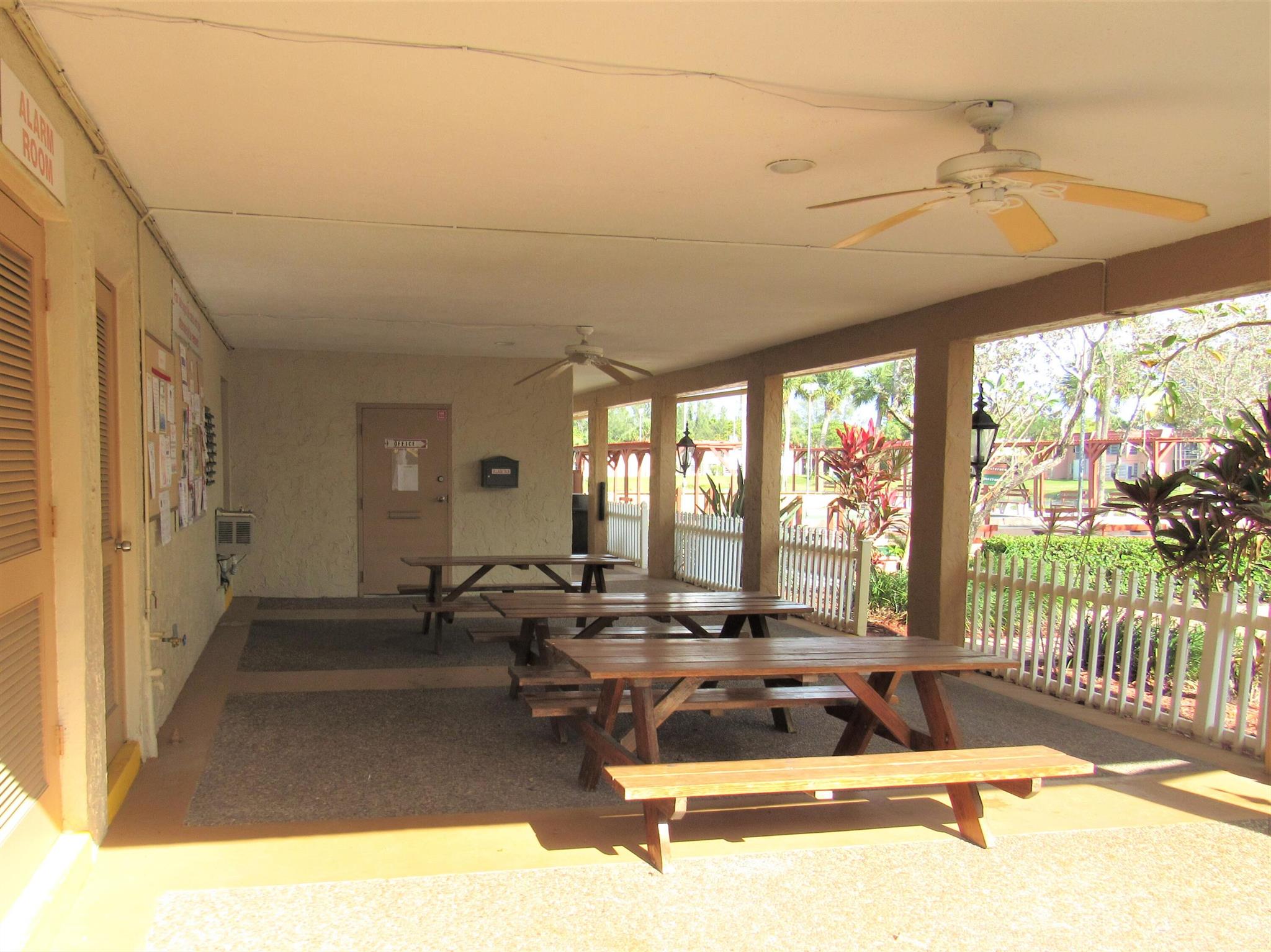 GOLDEN LAKES VILLAGE COND - Residential