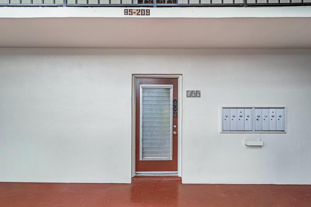 GOLDEN LAKES VILLAGE COND - Residential