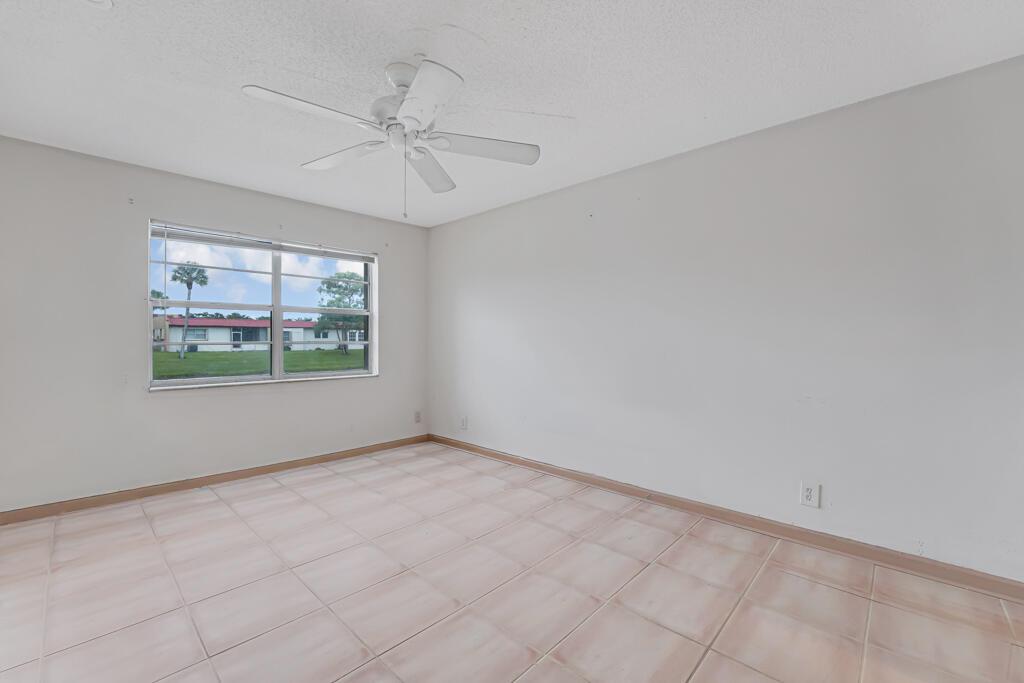 GOLDEN LAKES VILLAGE COND - Residential