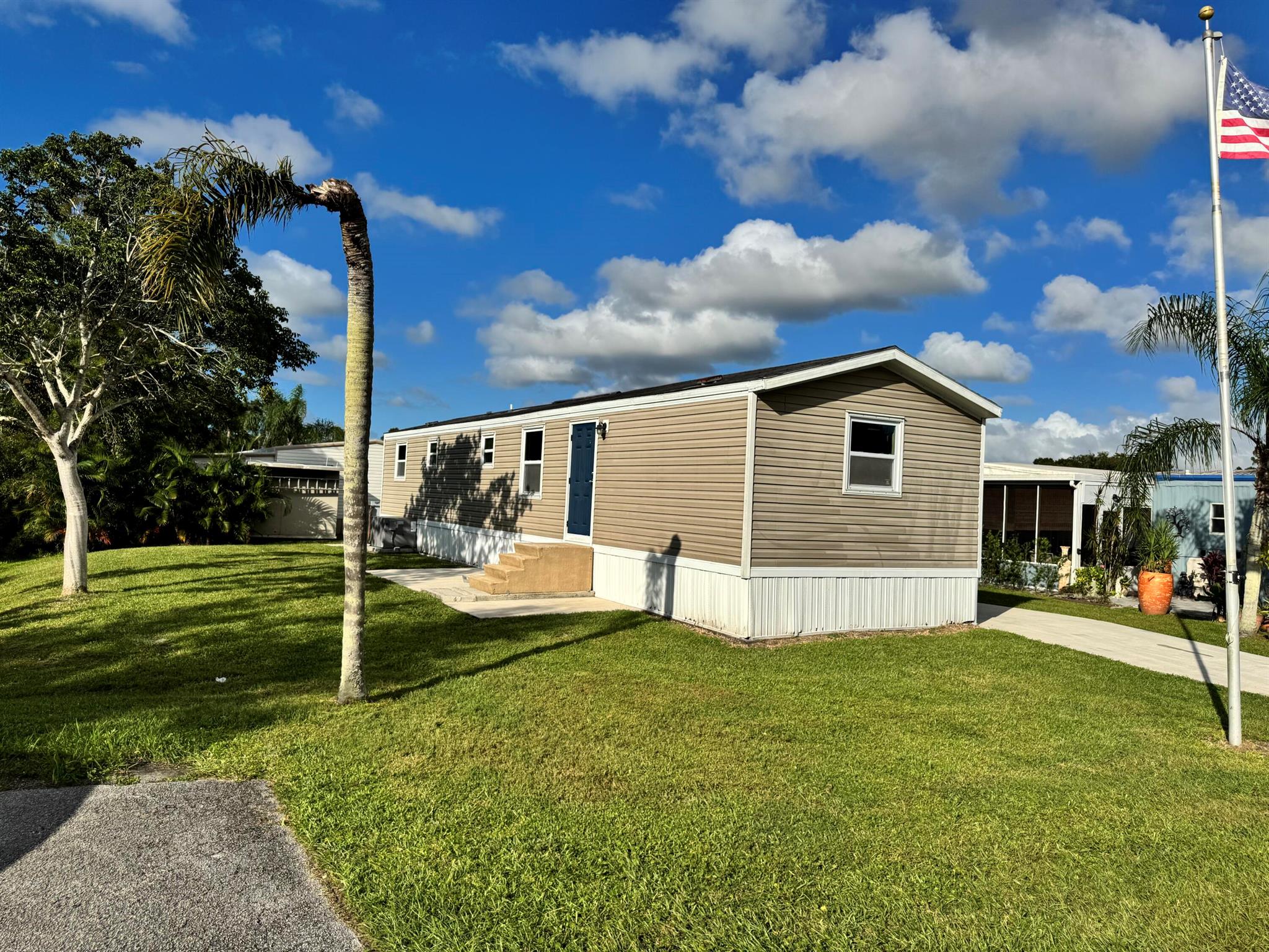 Royal Palm Mobile Home Pa - Residential
