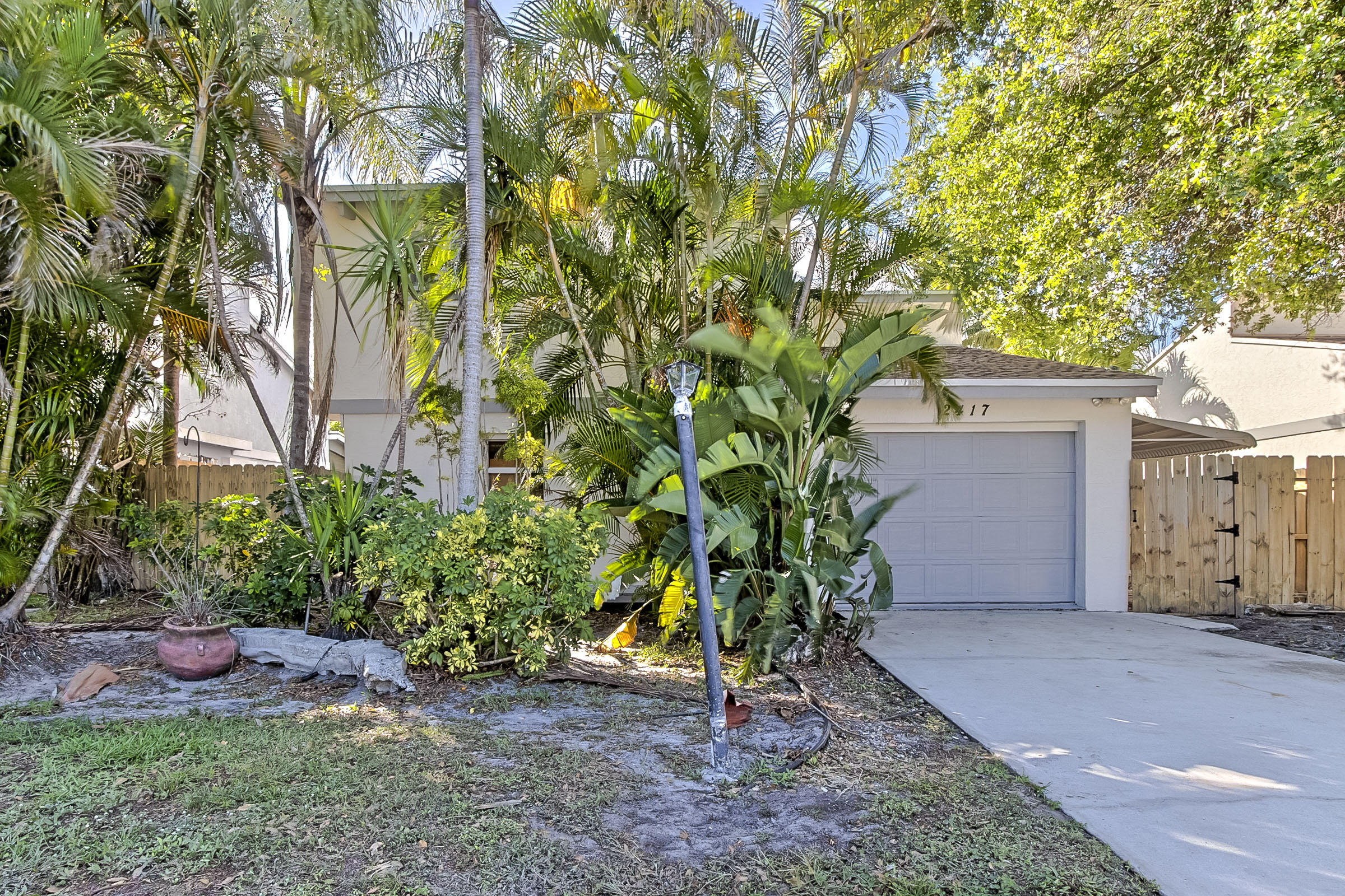 Great Opportunity! Home with no HOA, new roof, feature an extra large master bedroom in the 2nd floor, very peaceful and private location, spacious backyard...enjoy the lifestyle of East Delray Beach close to the beach, shops and much more