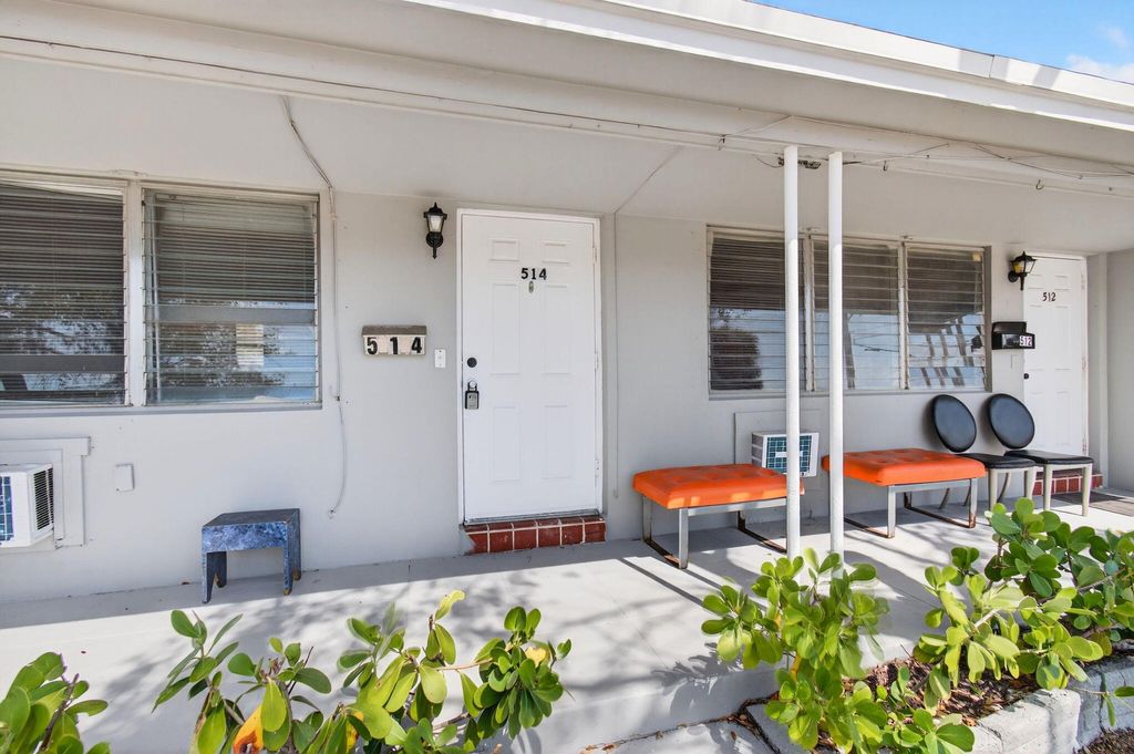 Photo of 512 N 9th Avenue N, Lake Worth Beach, FL 33460 (MLS # R11168652)