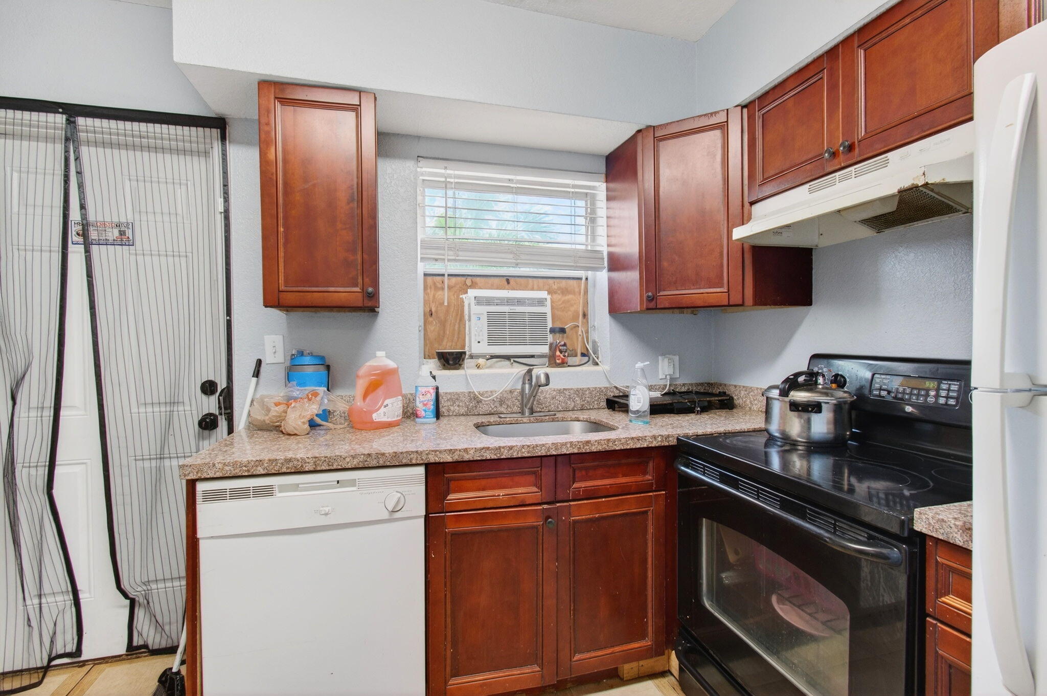 LAKE WORTH TOWN OF - Residential Income