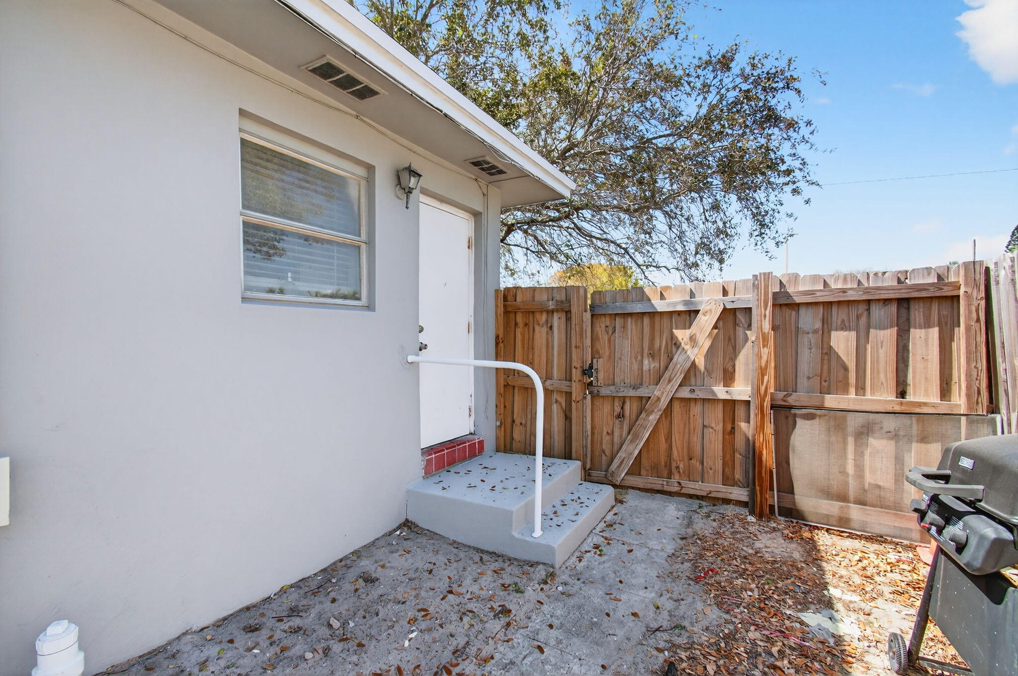 LAKE WORTH TOWN OF - Residential Income