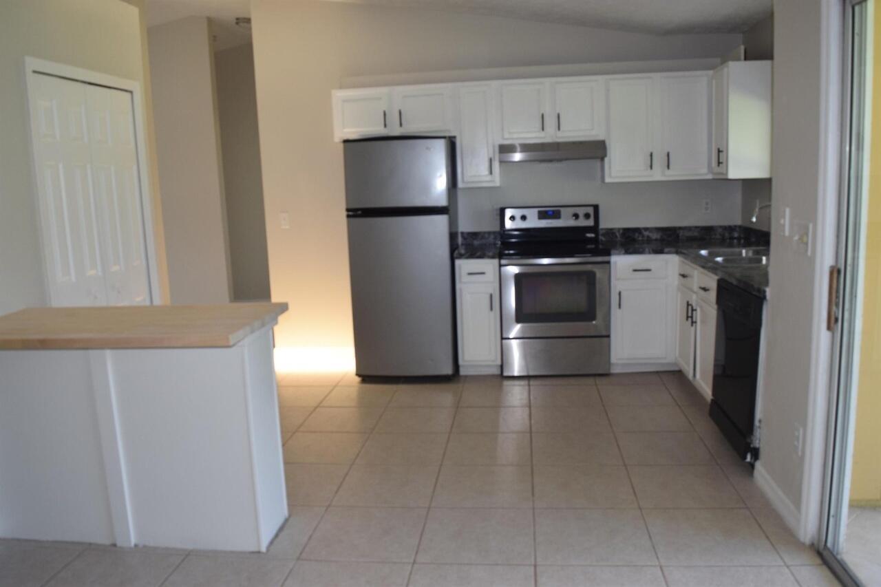 702 SW Arkansas Terrace