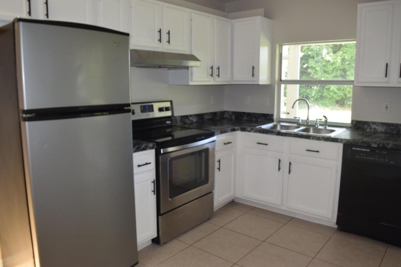 702 SW Arkansas Terrace