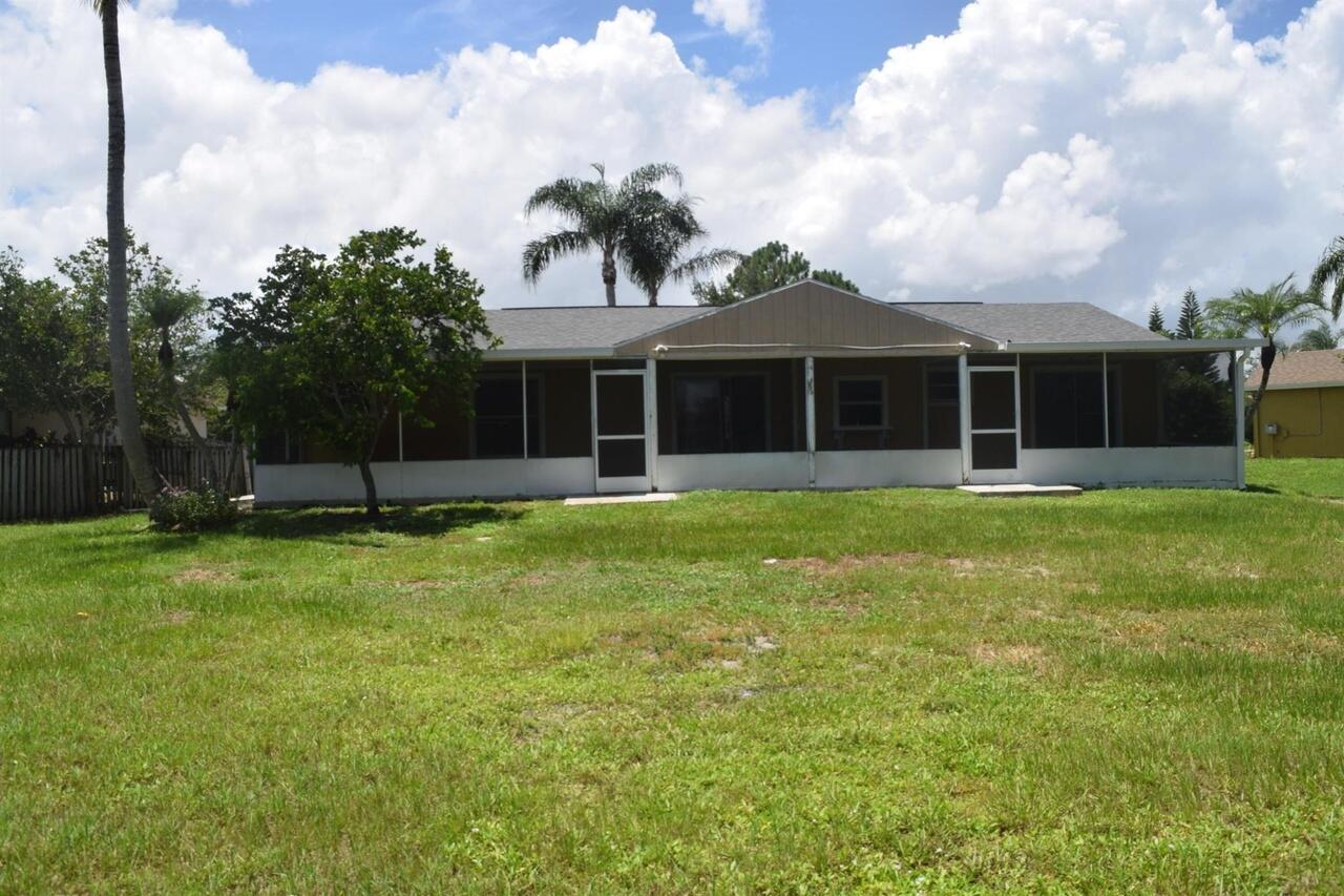 702 SW Arkansas Terrace
