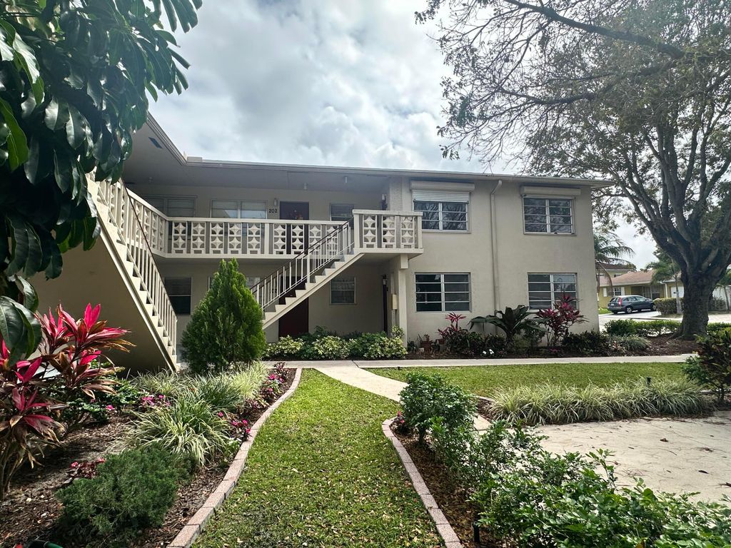 Photo of 606 S C Street #201, Lake Worth Beach, FL 33460 (MLS # B26013047)