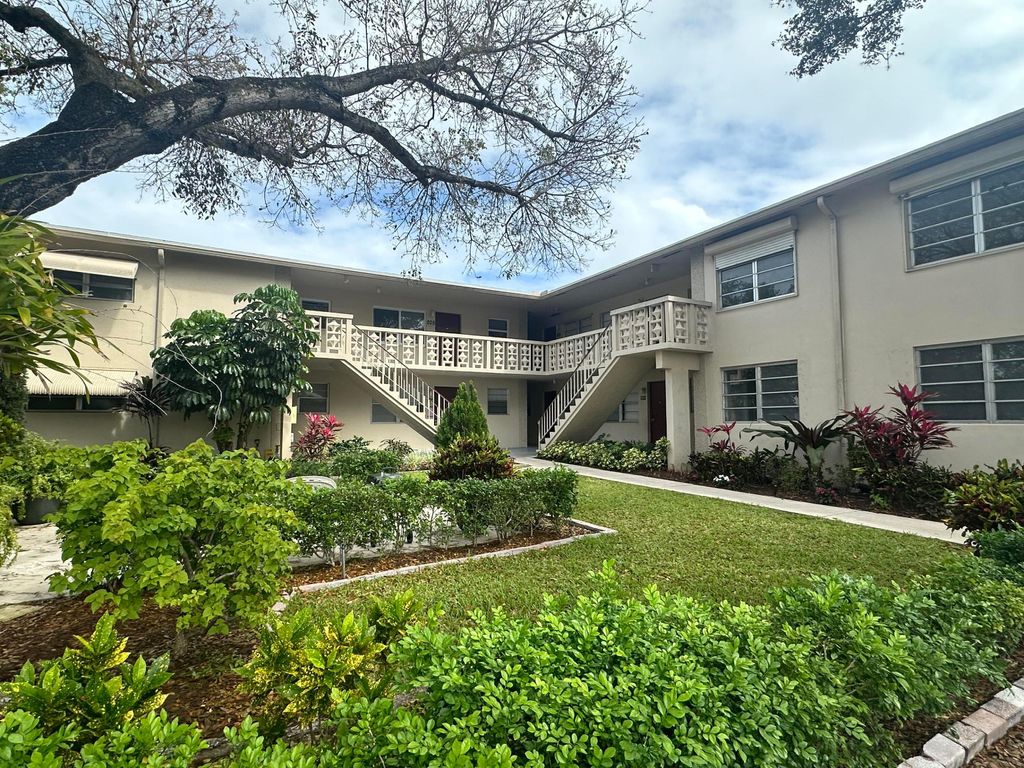 Photo of 606 S C Street #201, Lake Worth Beach, FL 33460 (MLS # B26013047)