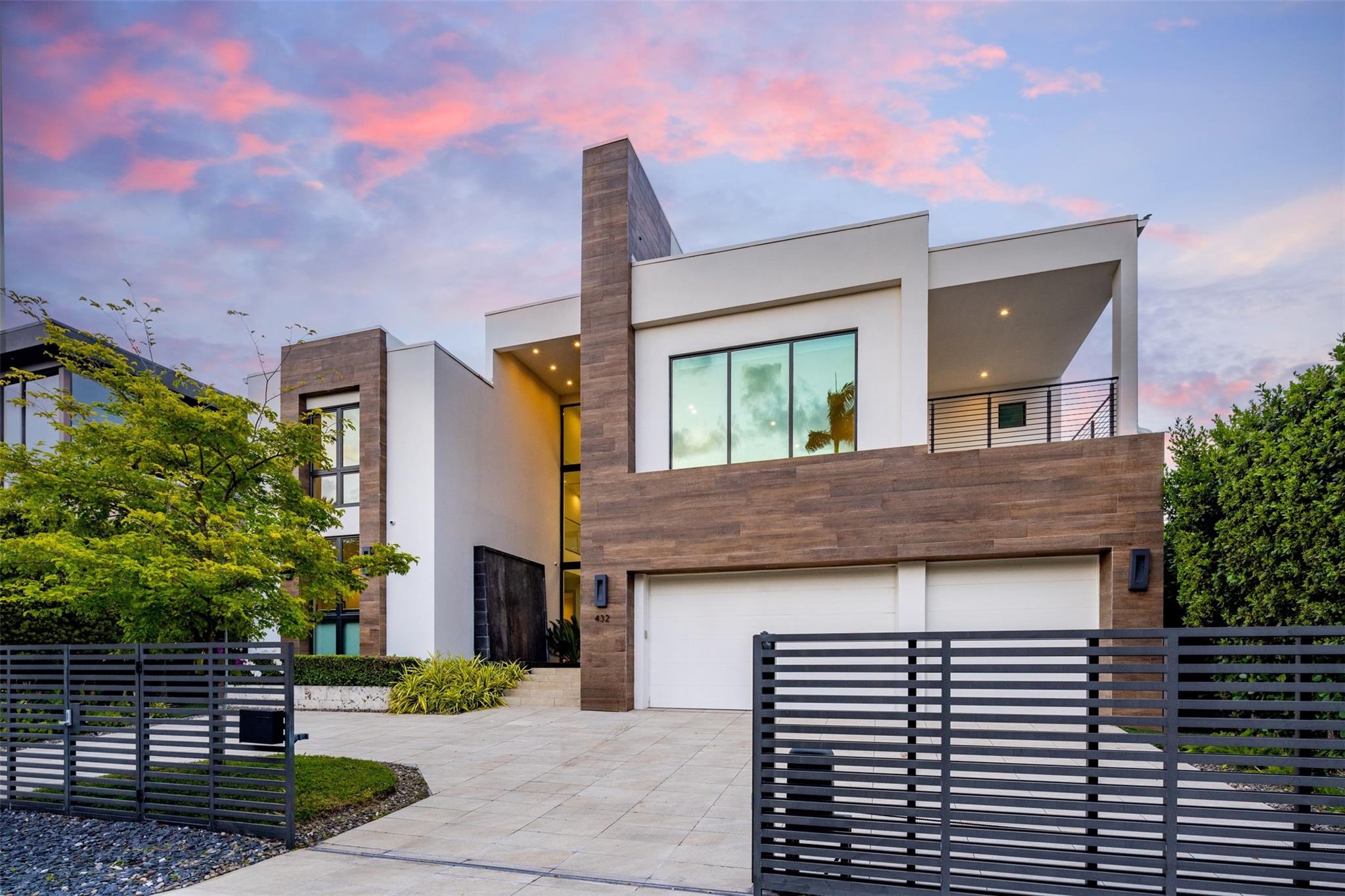 432 Coconut Isle Dr