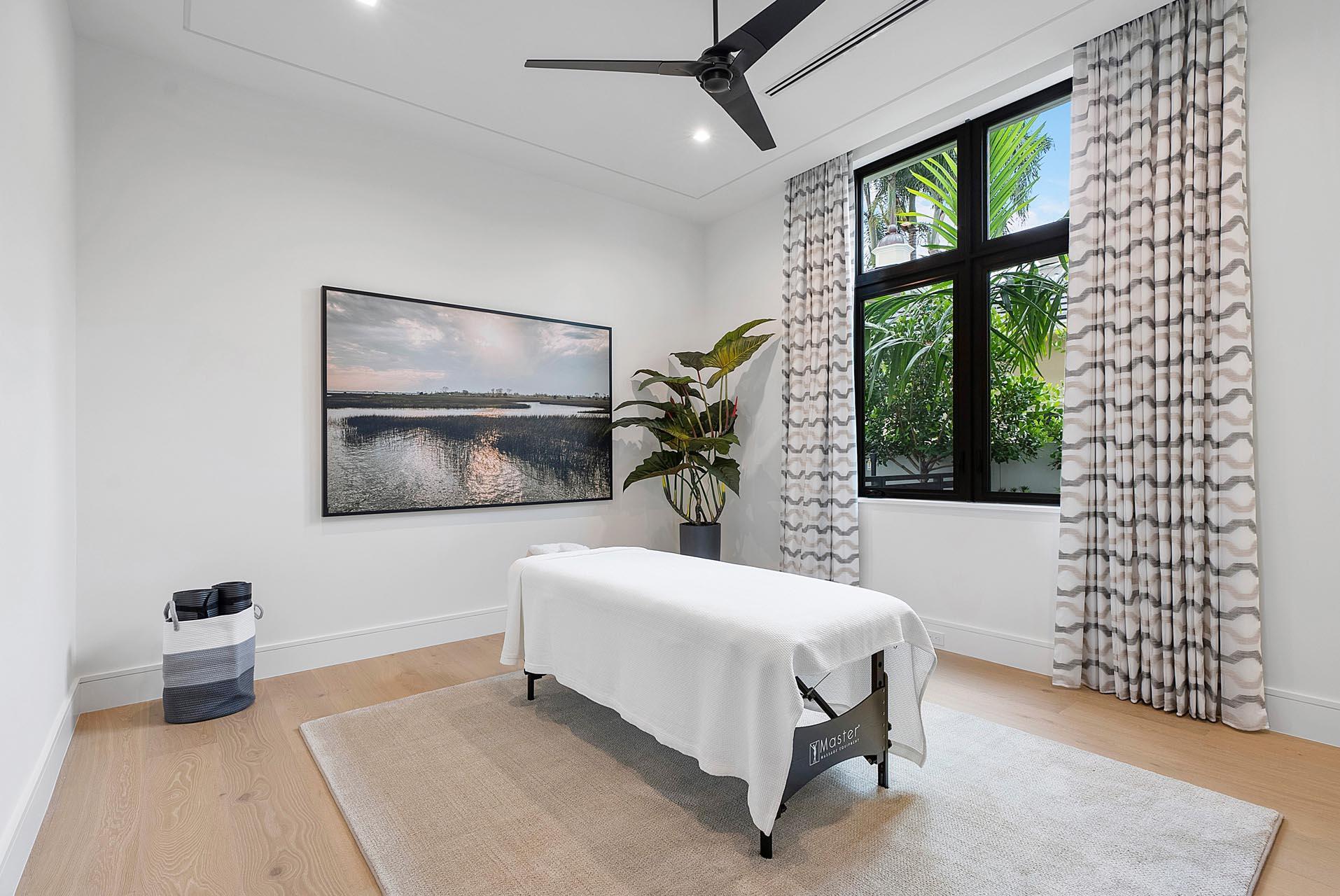 ROYAL PALM YACHT & COUNTR - Residential