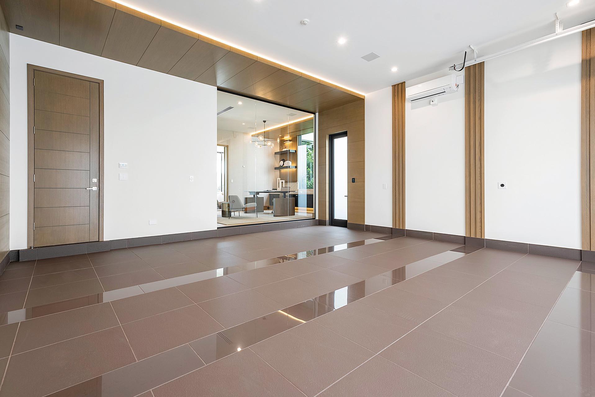 ROYAL PALM YACHT & COUNTR - Residential